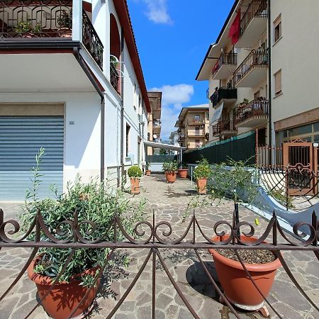 Casa Bob Alloggio Turistico Фонди Экстерьер фото